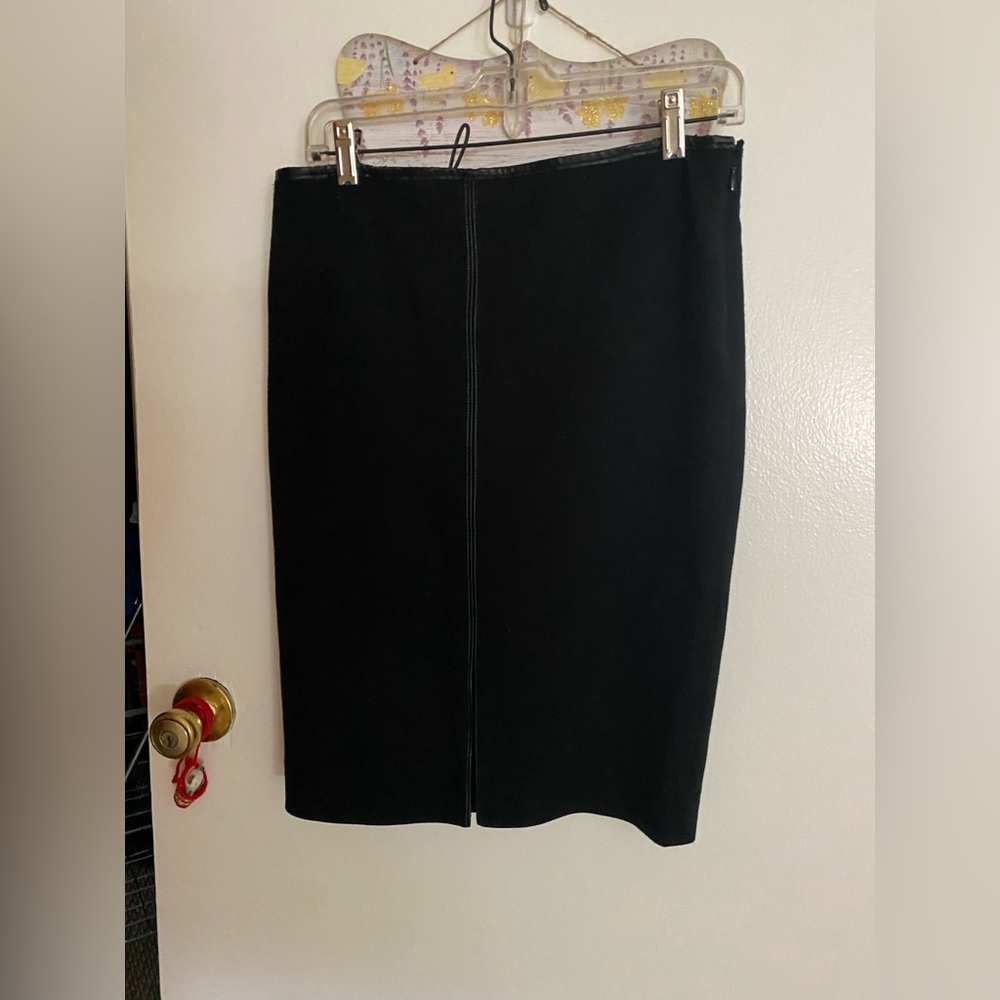Tahari Black Knee-Length Pencil Skirt for Work